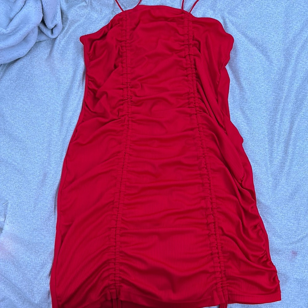 JOLIE & JOY FLASHY RED SHORT DRESS.